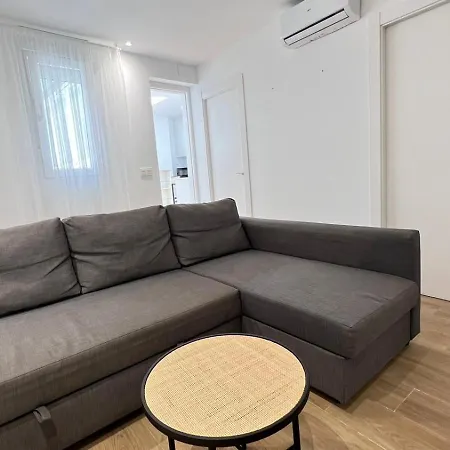 Hermosos Apartamentos En Pleno Centro-2